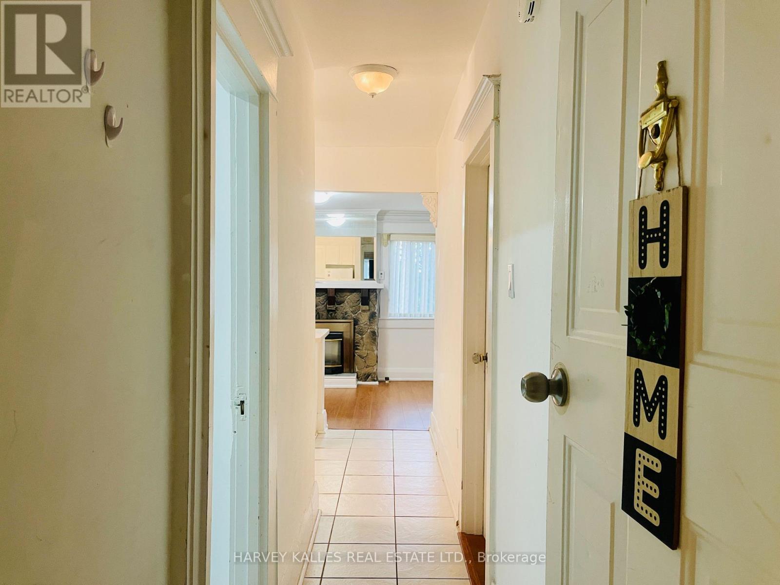 2ND FLOOR - 218 HEATH STREET W
