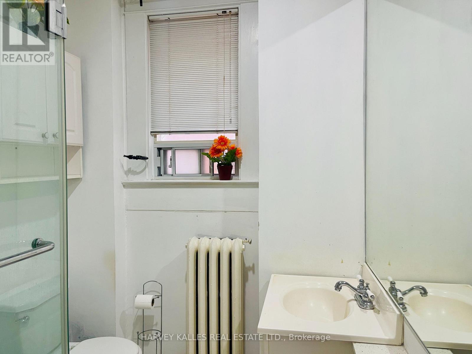 2ND FLOOR - 218 HEATH STREET W