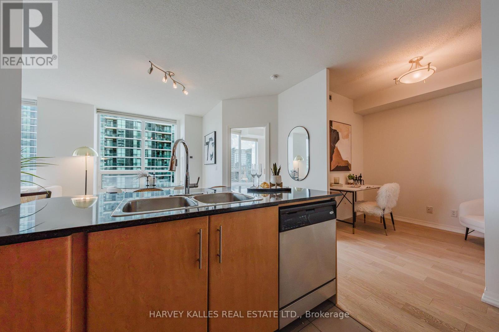 3211 - 16 YONGE STREET