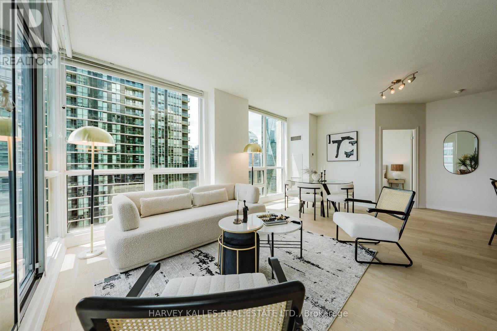 3211 - 16 YONGE STREET