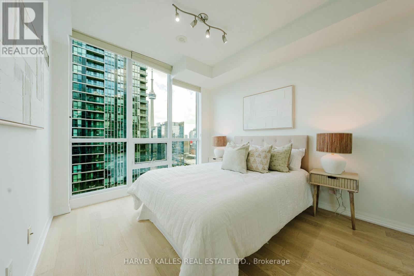 3211 - 16 YONGE STREET