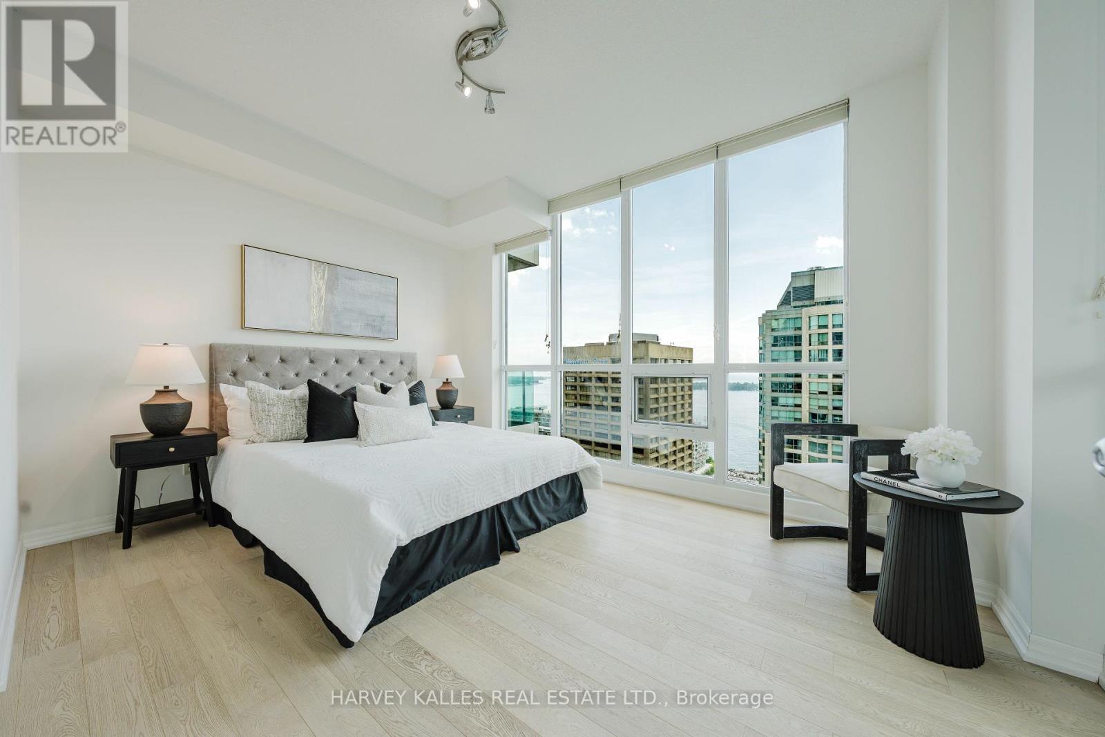 3211 - 16 YONGE STREET