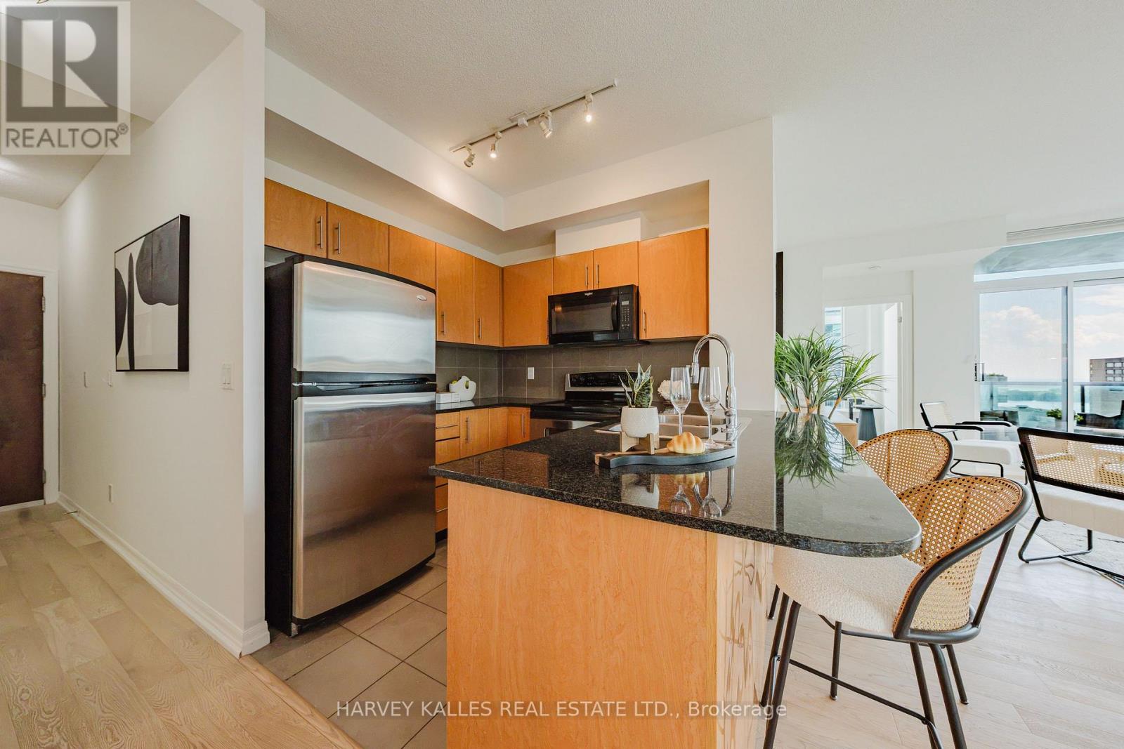 3211 - 16 YONGE STREET