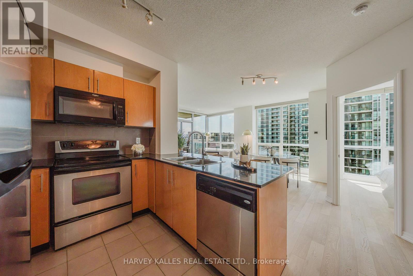 3211 - 16 YONGE STREET