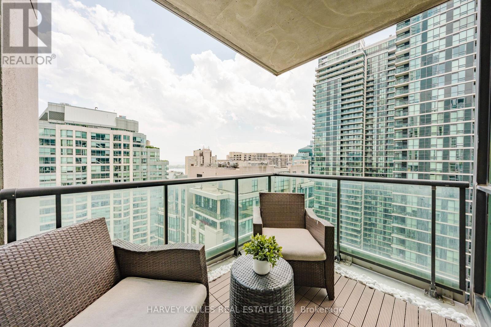 3211 - 16 YONGE STREET