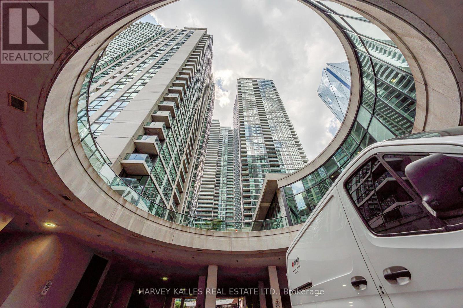 3211 - 16 YONGE STREET