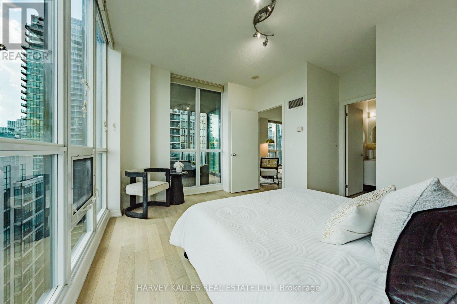 3211 - 16 YONGE STREET