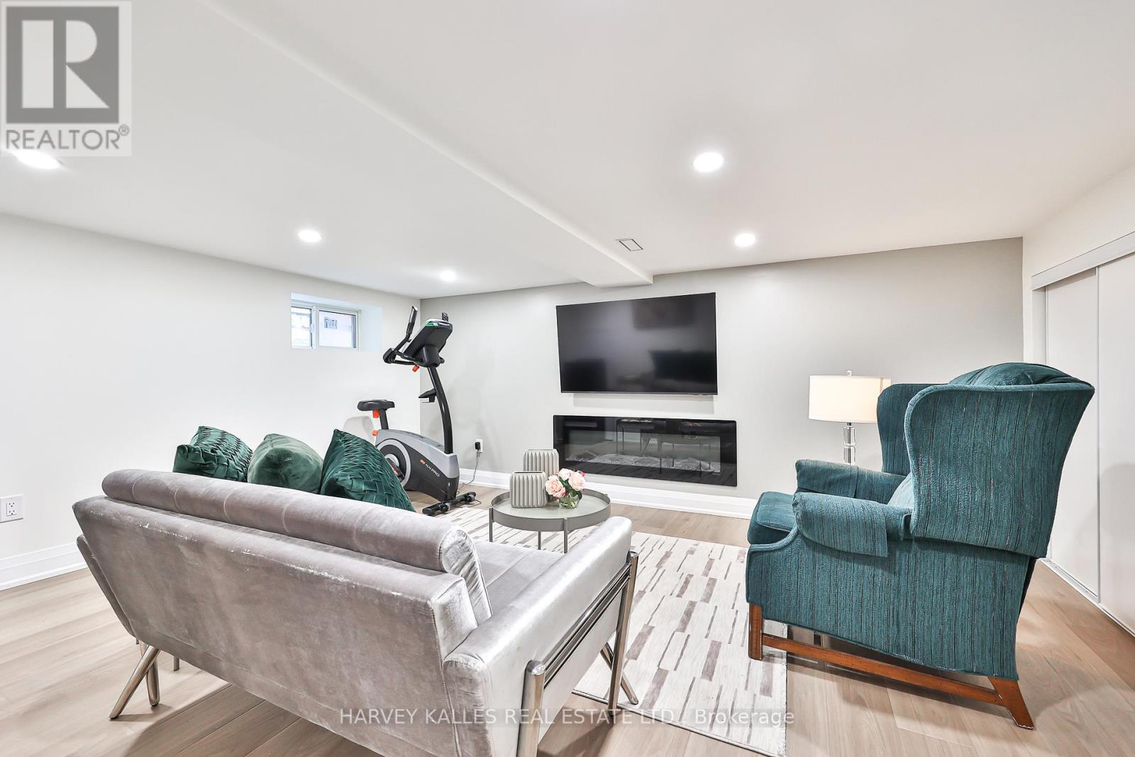 232 BELSIZE DRIVE