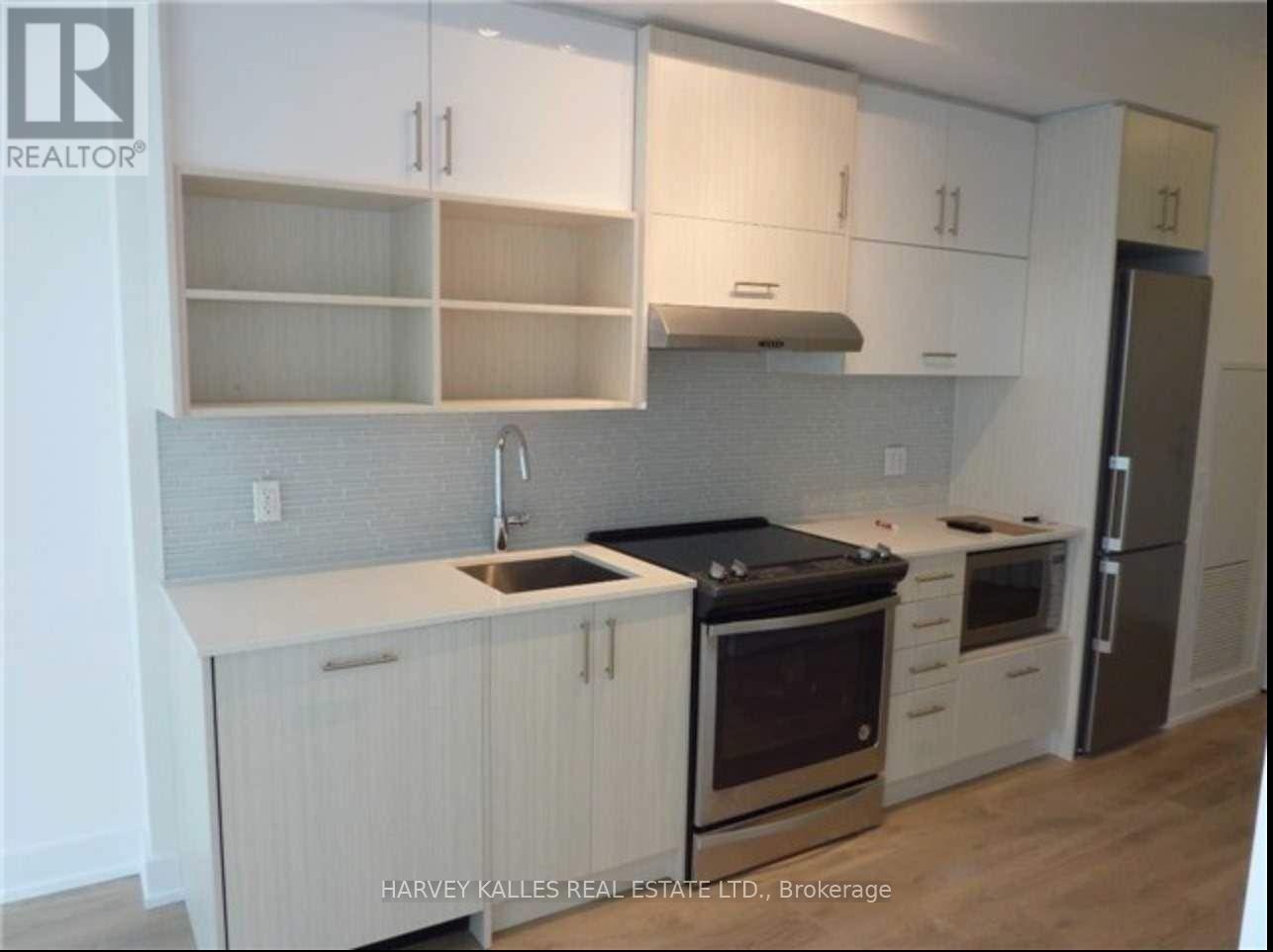 810 - 128 FAIRVIEW MALL DRIVE