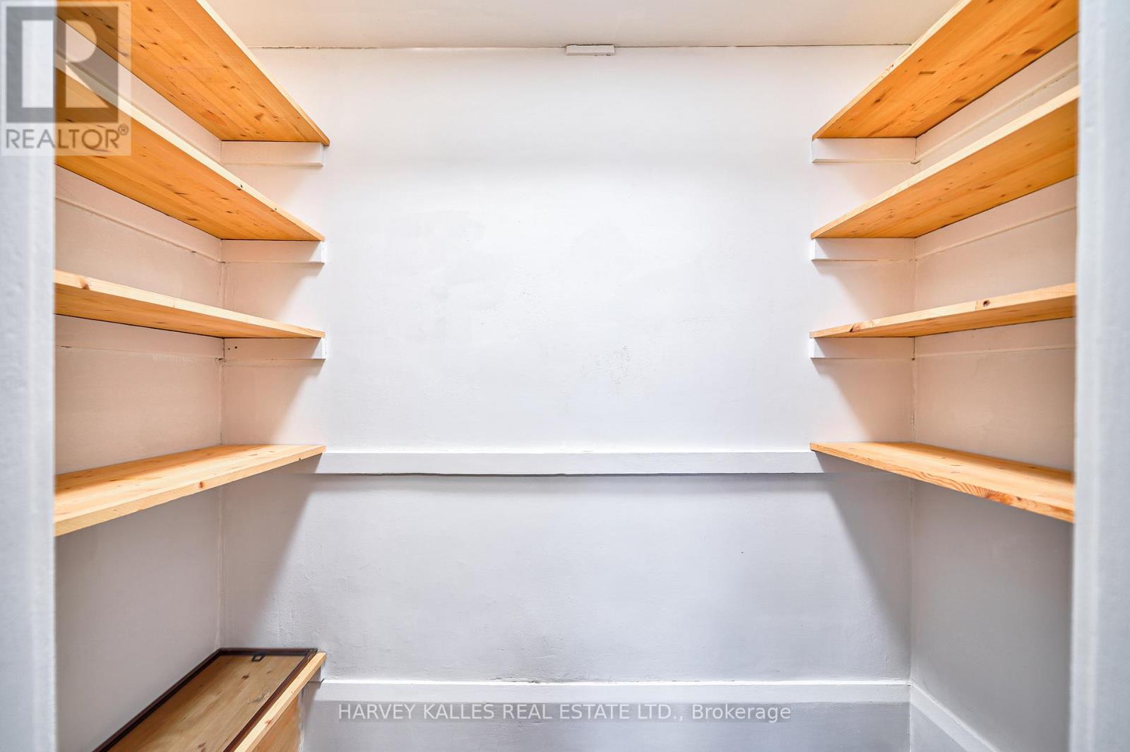 4 - 1074 ST CLAIR AVENUE W