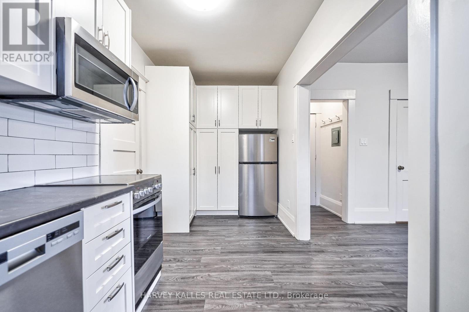 4 - 1074 ST CLAIR AVENUE W