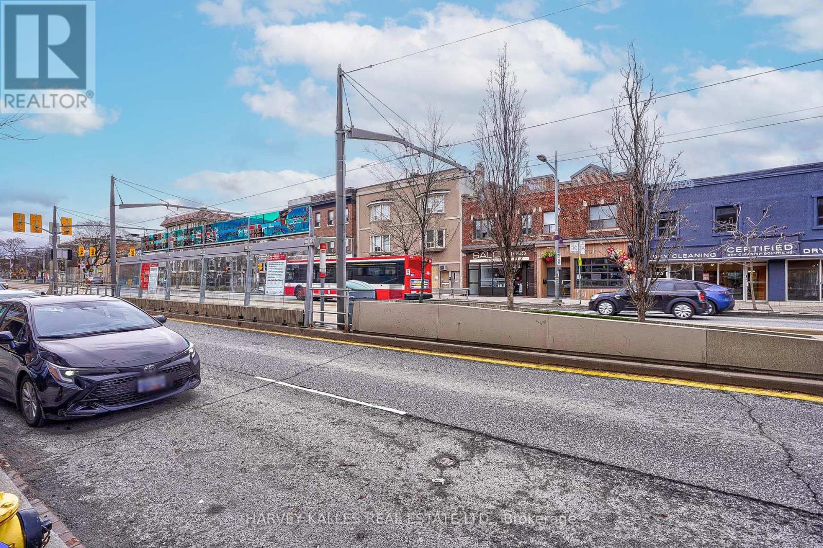 4 - 1074 ST CLAIR AVENUE W