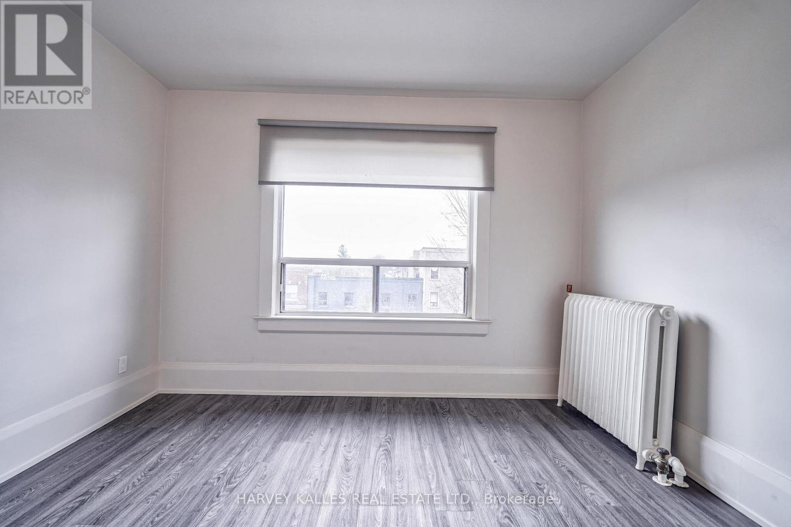 4 - 1074 ST CLAIR AVENUE W