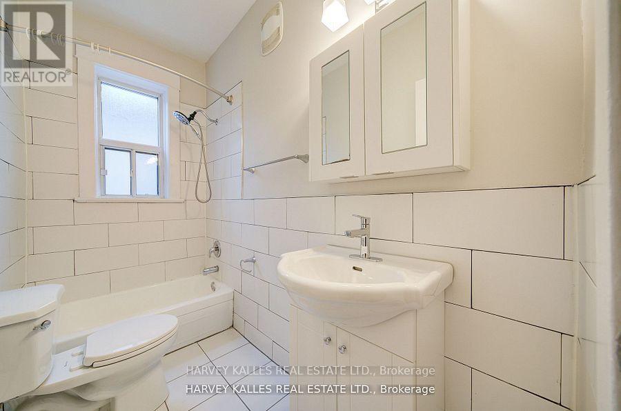 4 - 1074 ST CLAIR AVENUE W