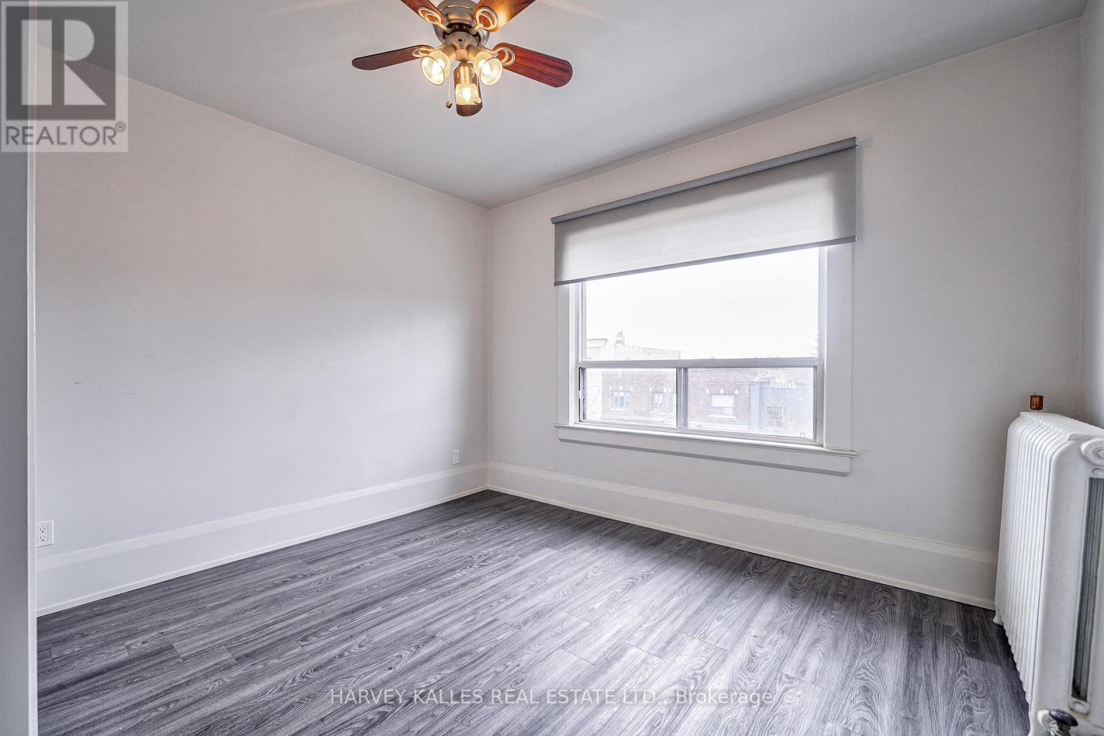 4 - 1074 ST CLAIR AVENUE W