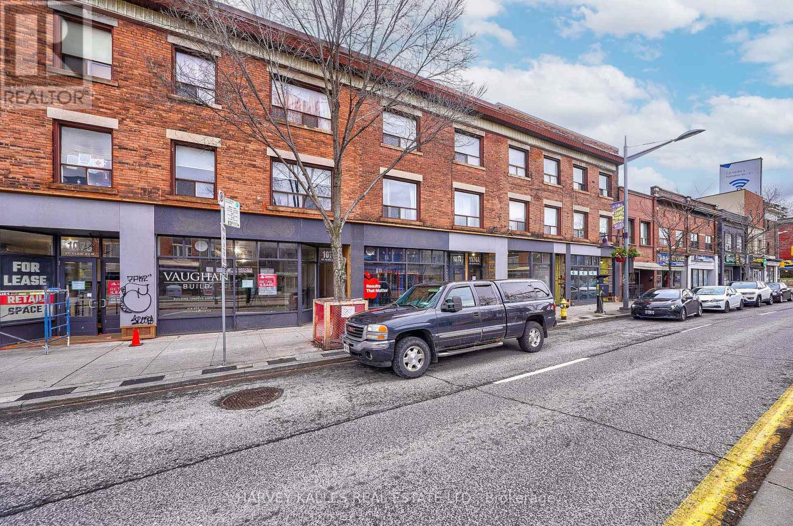 4 - 1074 ST CLAIR AVENUE W
