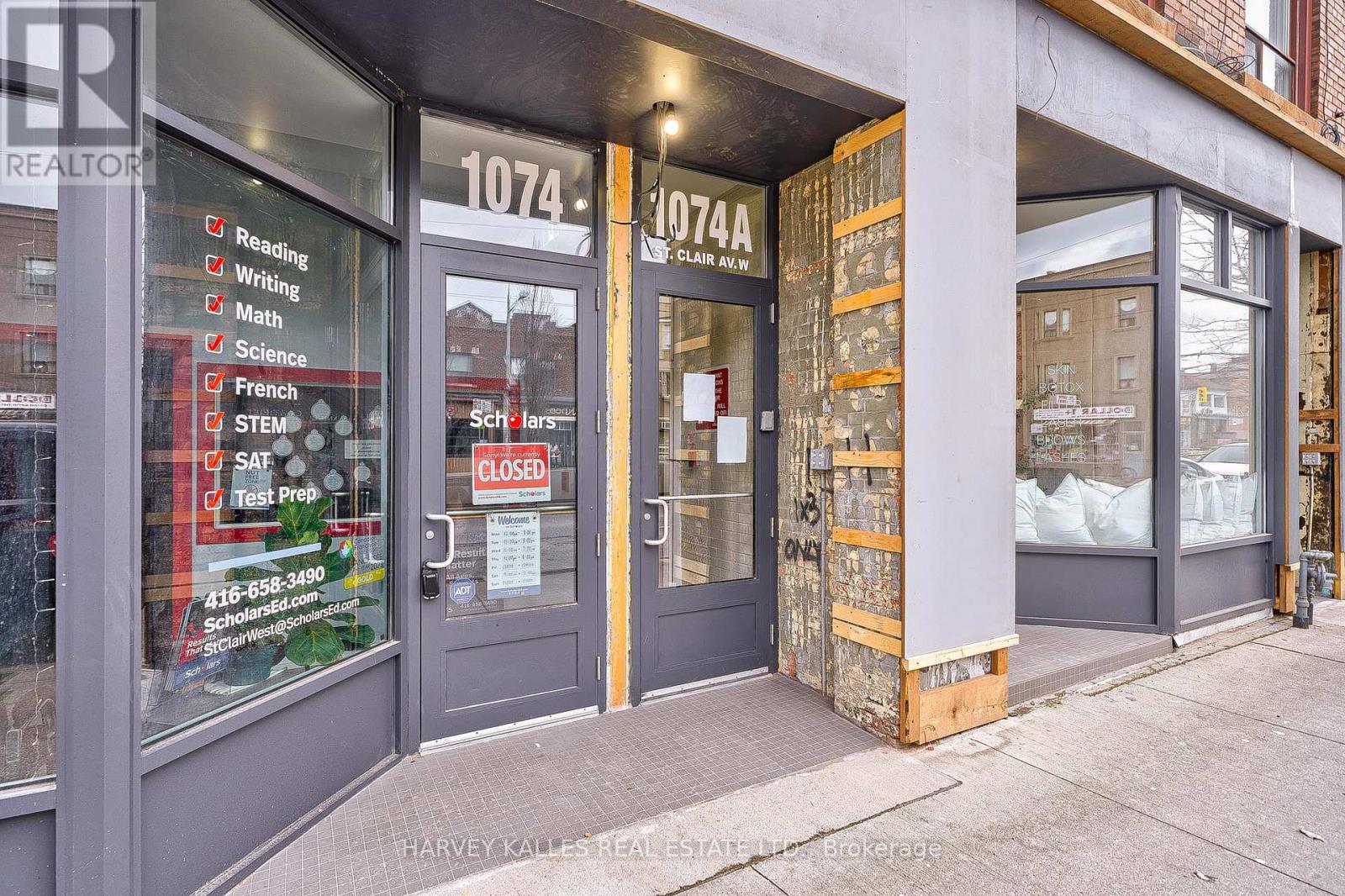 4 - 1074 ST CLAIR AVENUE W