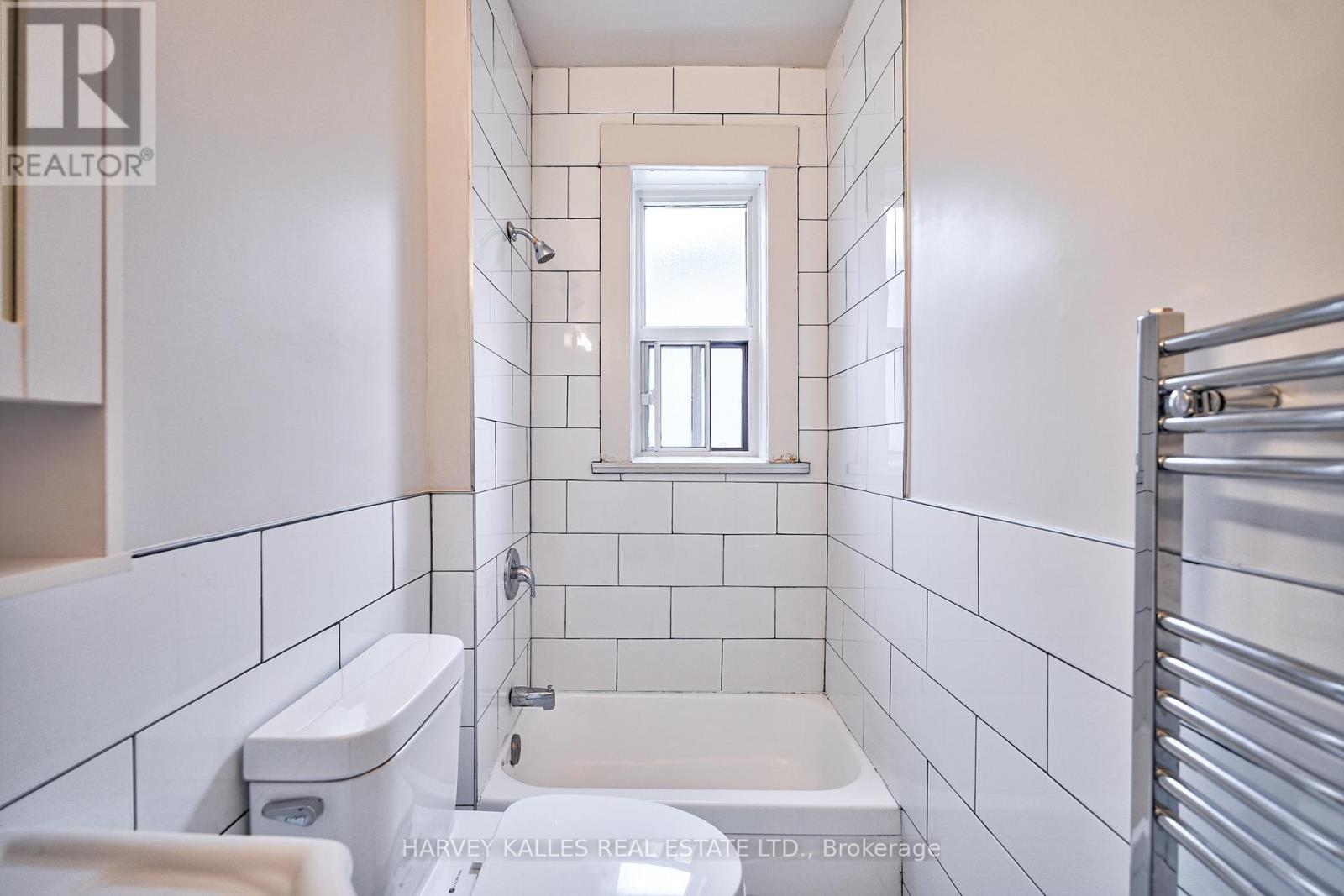 4 - 1074 ST CLAIR AVENUE W