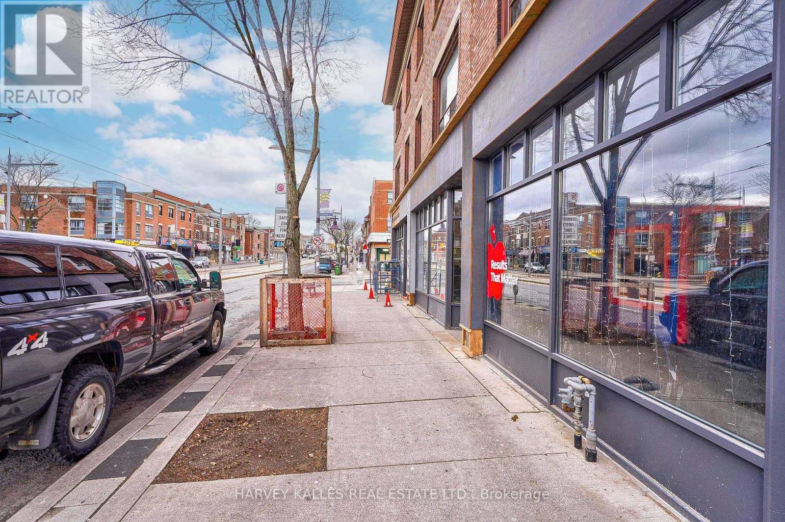 4 - 1074 ST CLAIR AVENUE W