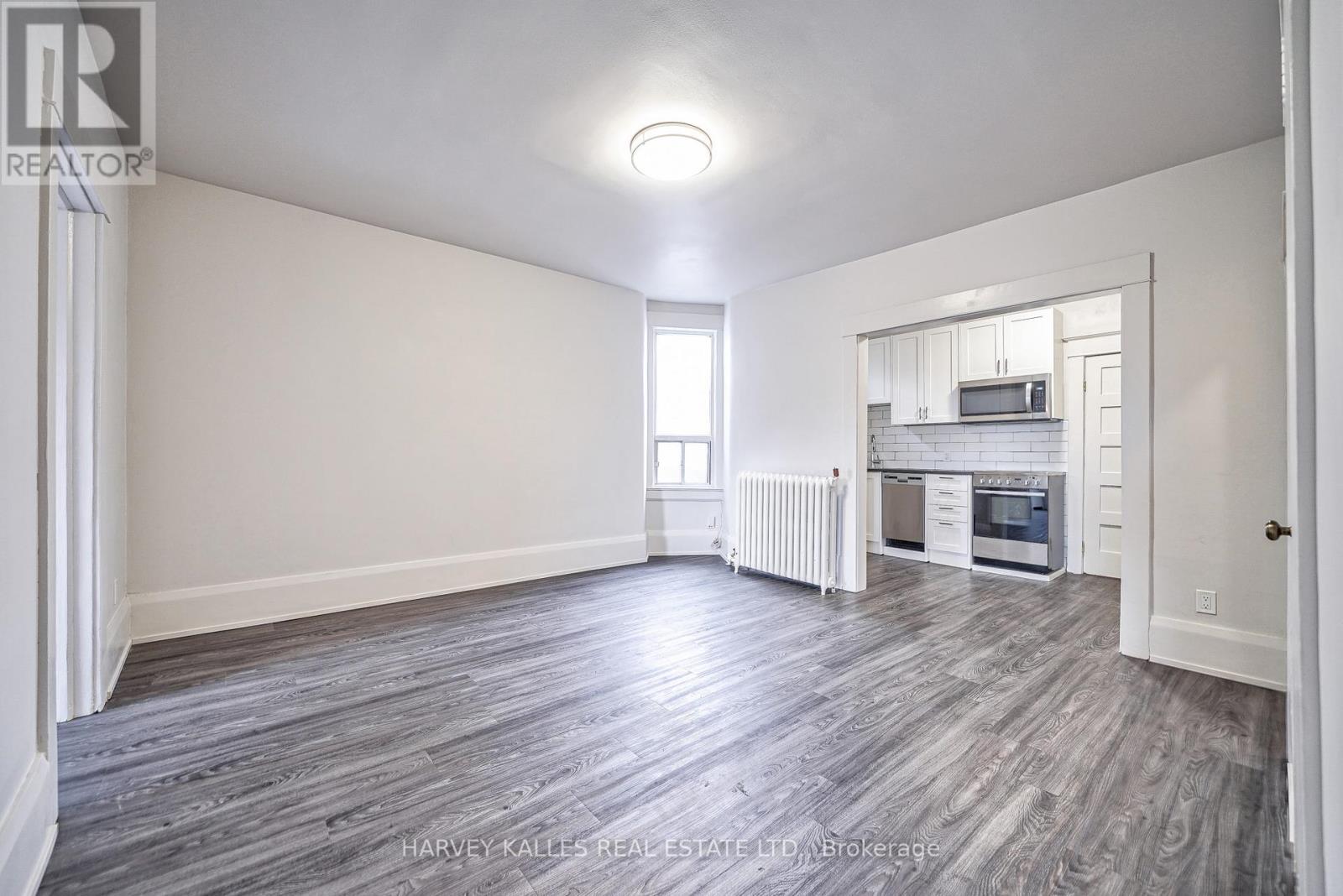 4 - 1074 ST CLAIR AVENUE W