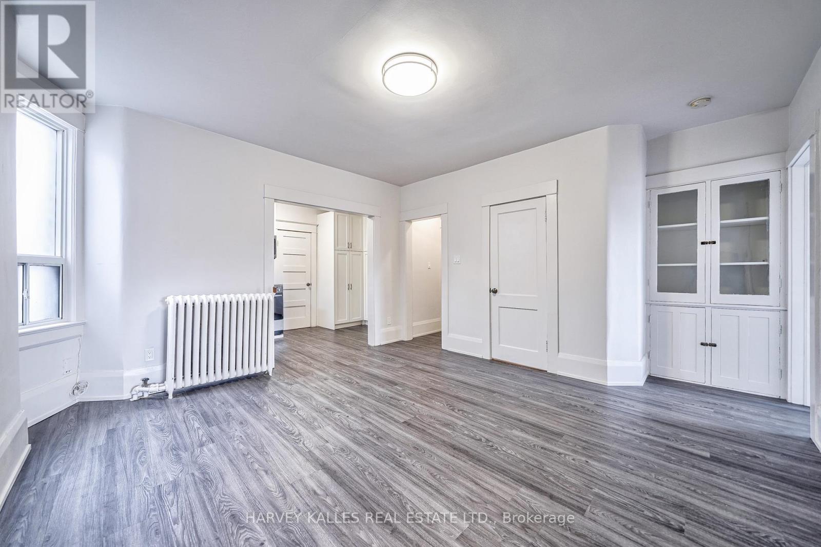 4 - 1074 ST CLAIR AVENUE W