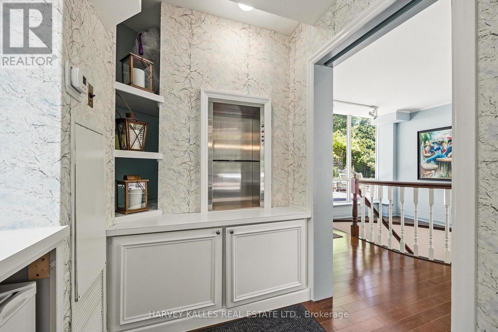PH16 - 3800 YONGE STREET