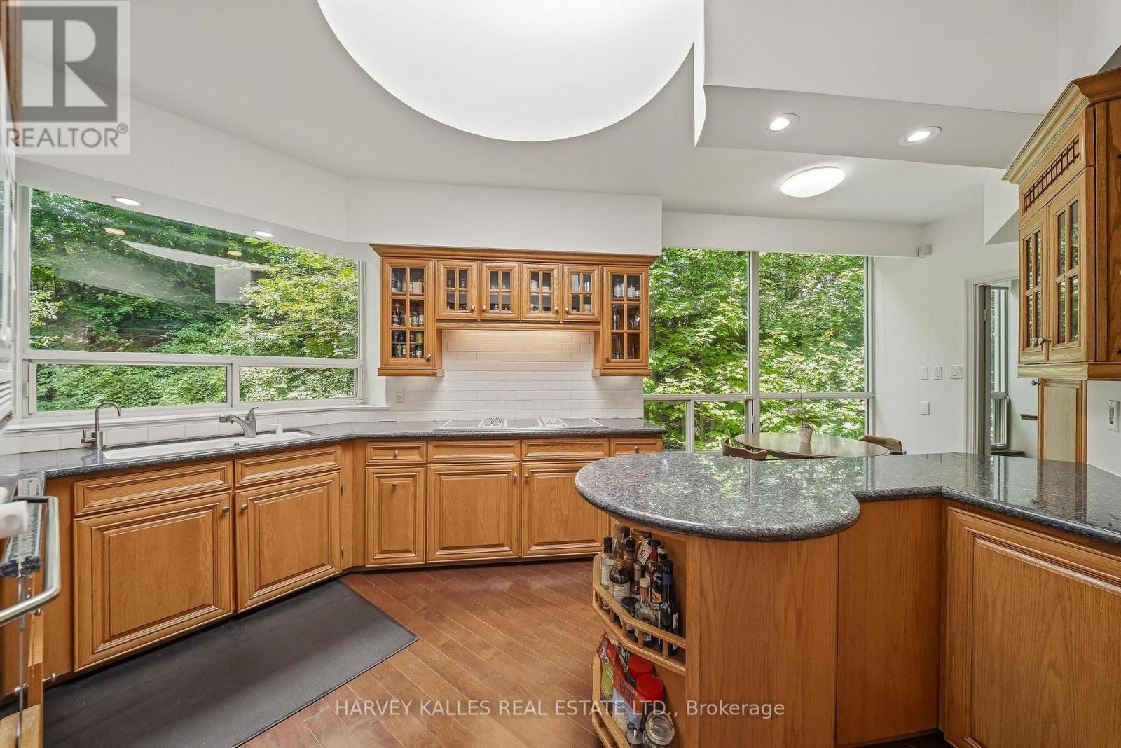 PH16 - 3800 YONGE STREET