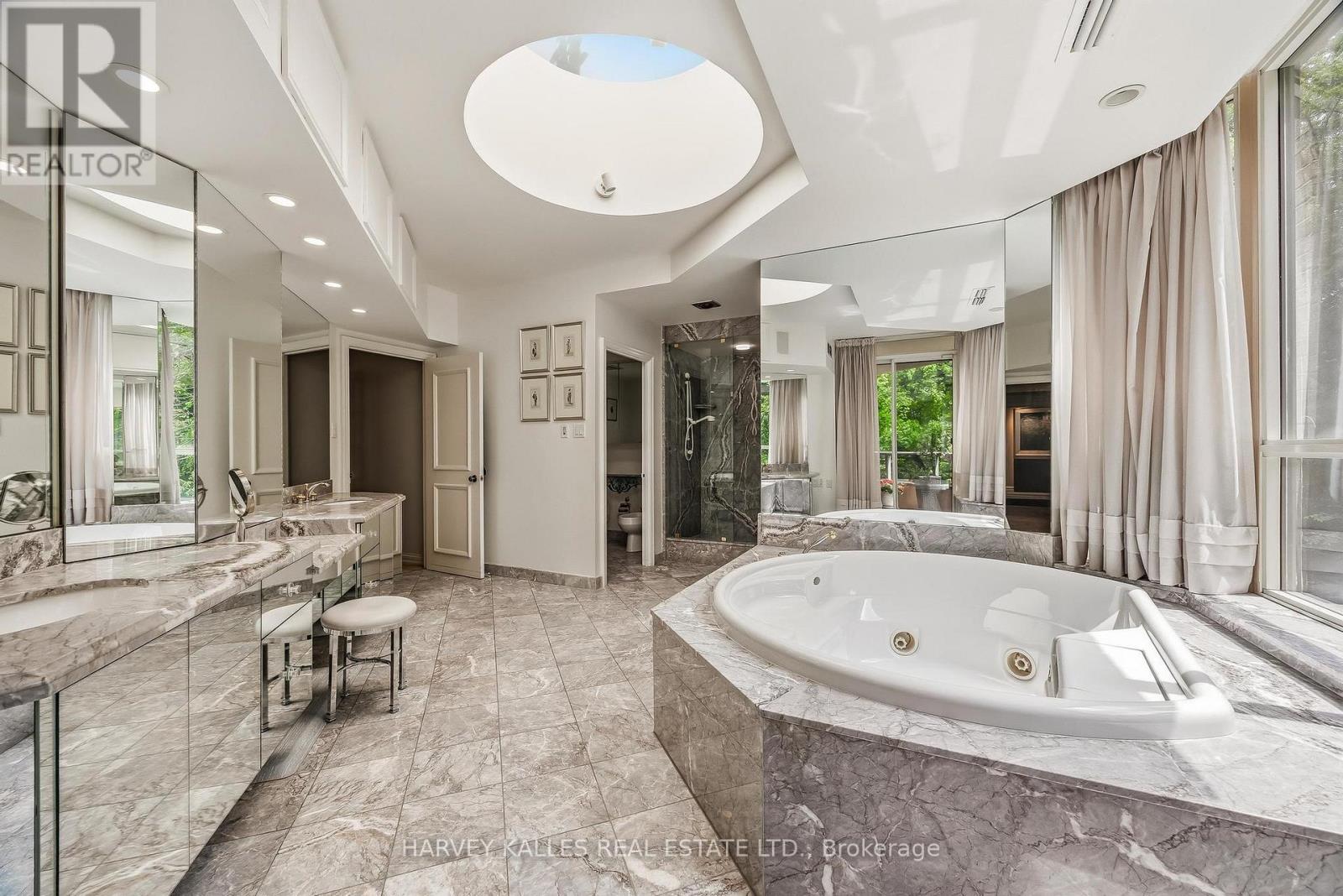 PH16 - 3800 YONGE STREET