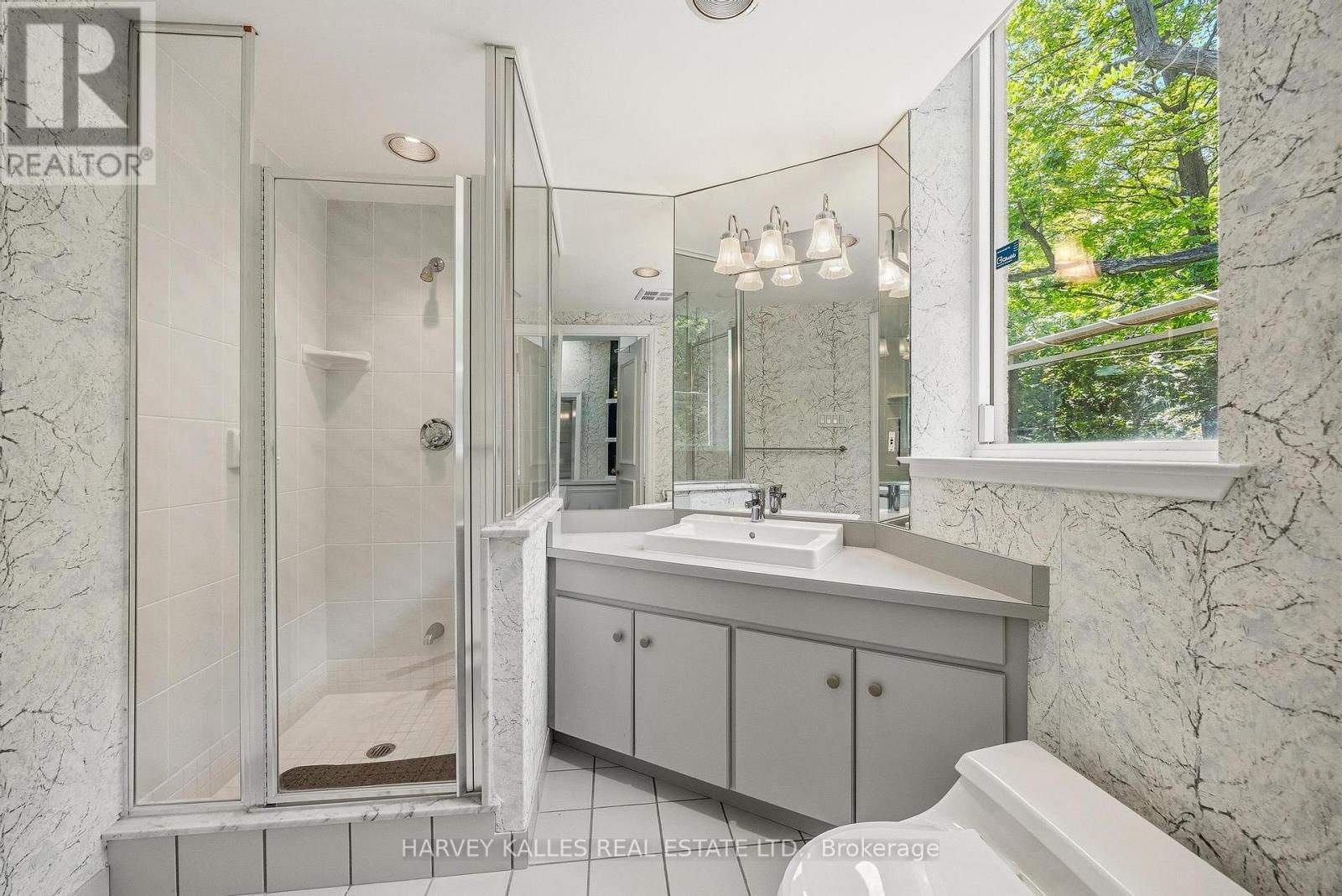 PH16 - 3800 YONGE STREET