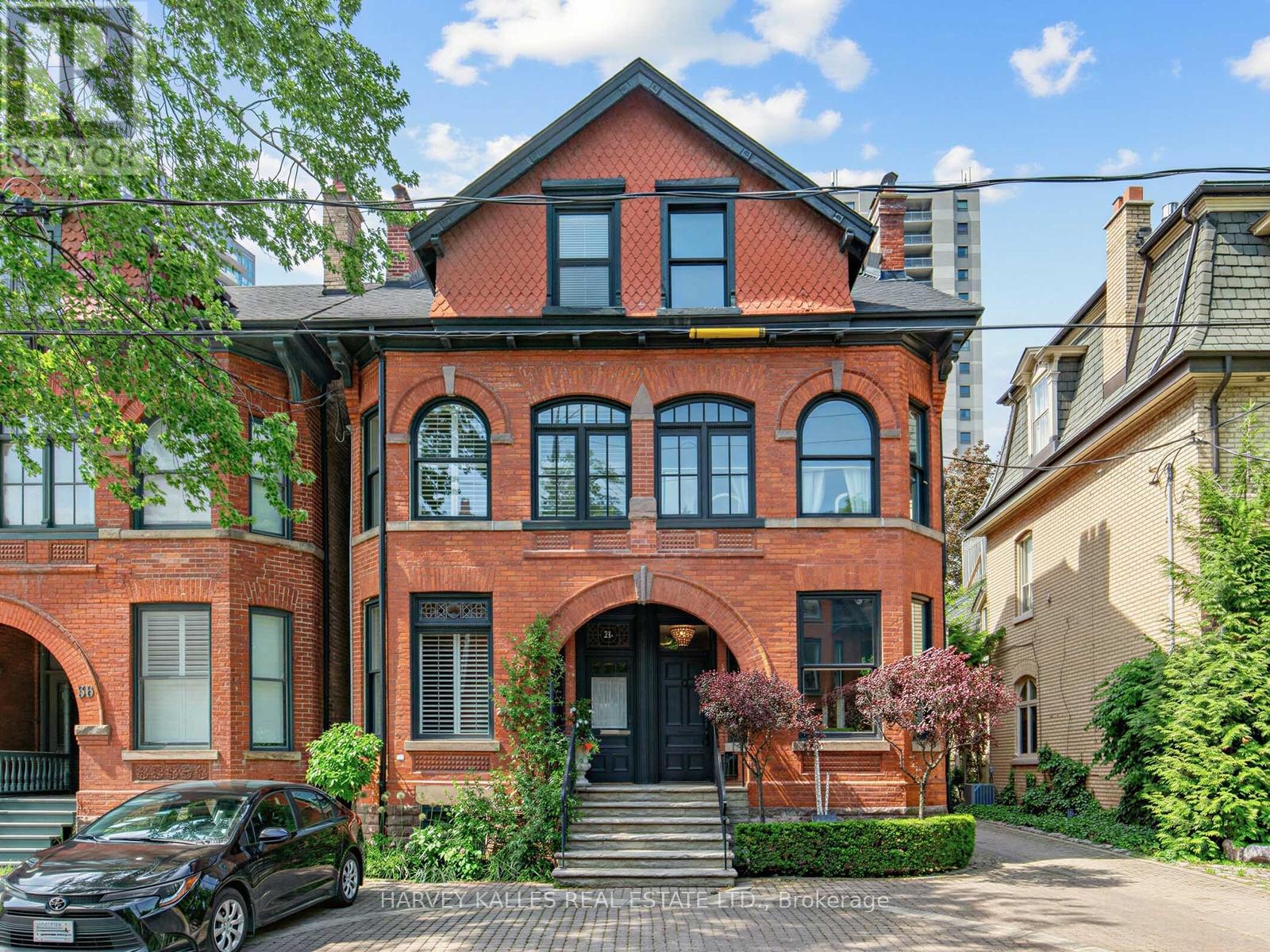 32 BERNARD AVENUE