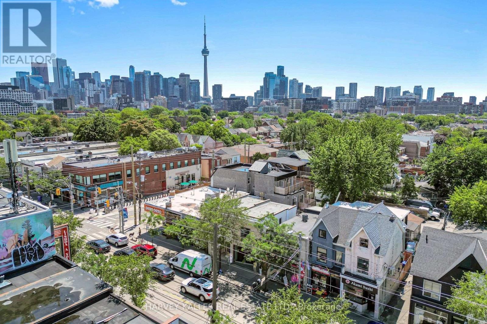 819 DUNDAS STREET W
