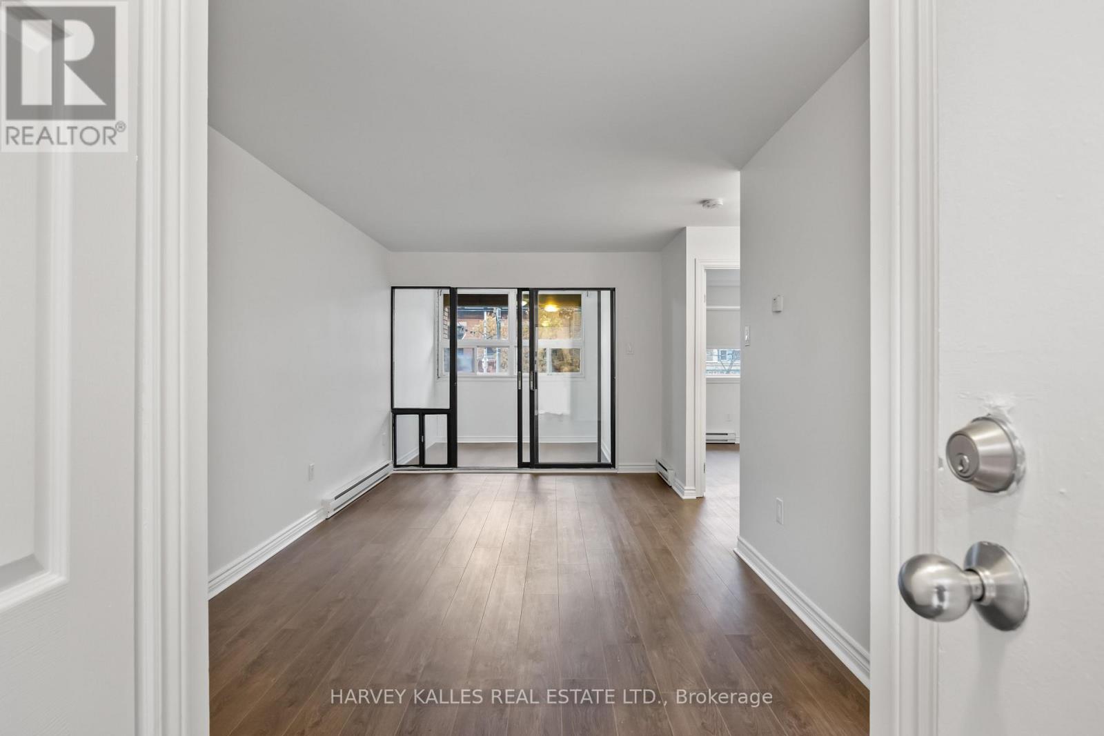 10 - 353 QUEEN STREET