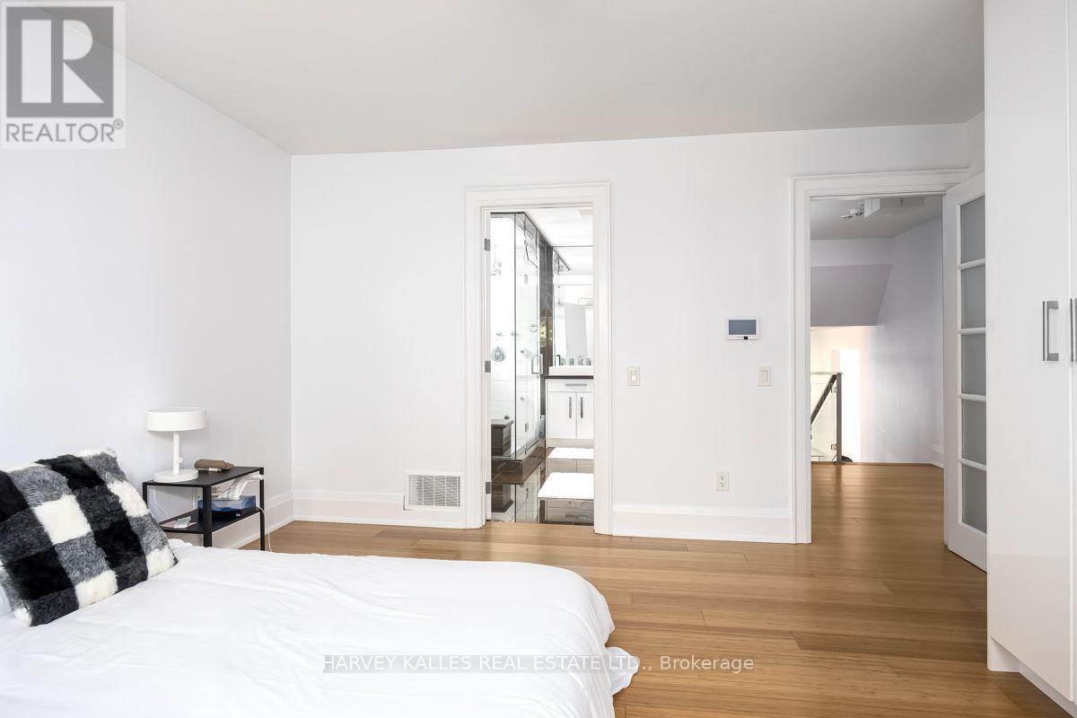 562 BEDFORD PARK AVENUE