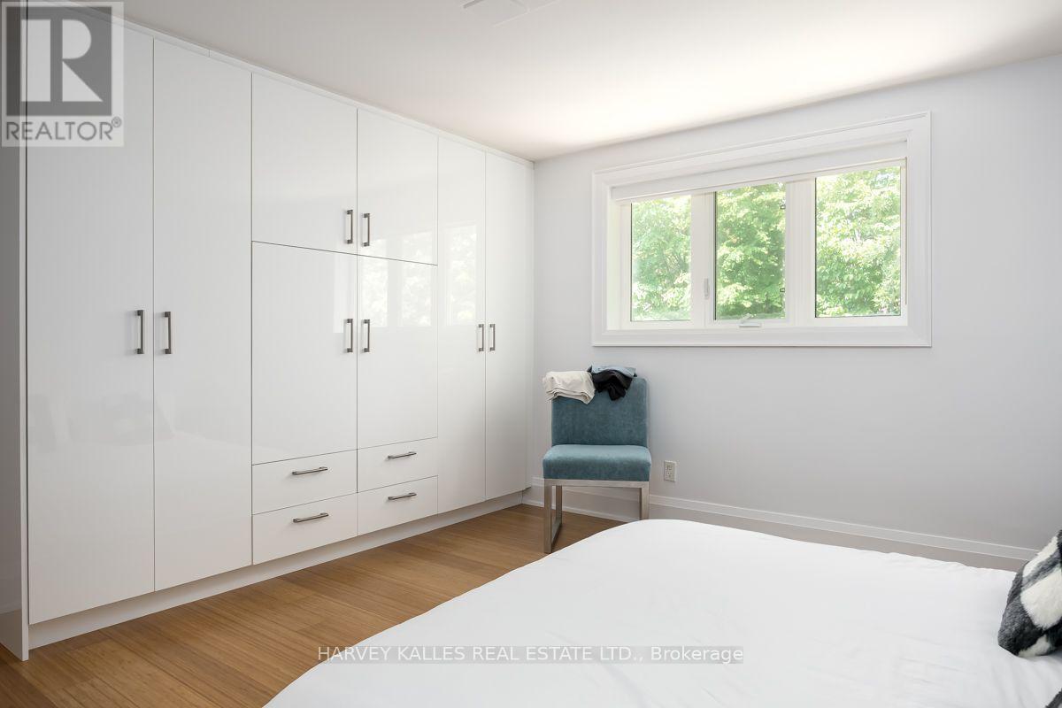 562 BEDFORD PARK AVENUE