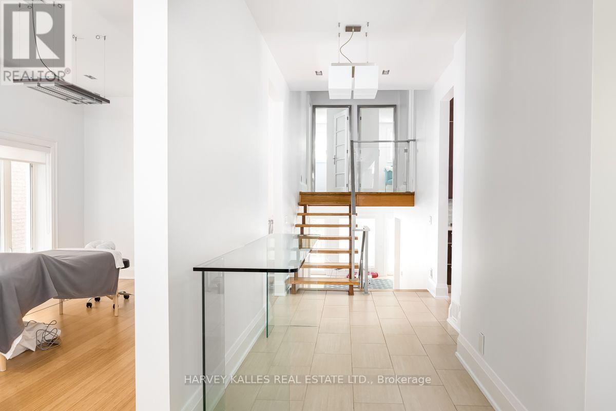 562 BEDFORD PARK AVENUE