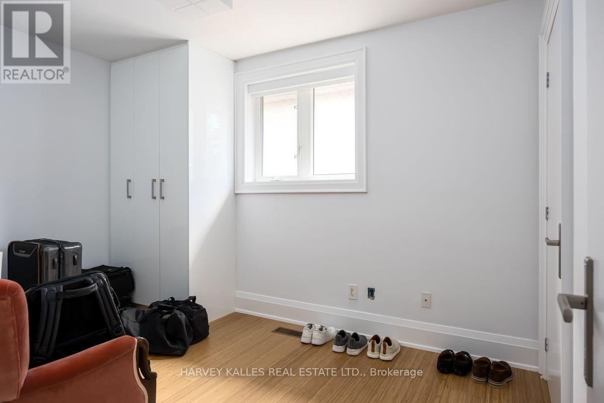 562 BEDFORD PARK AVENUE