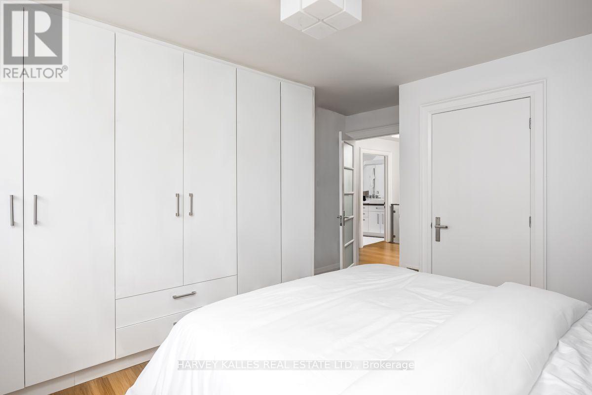 562 BEDFORD PARK AVENUE