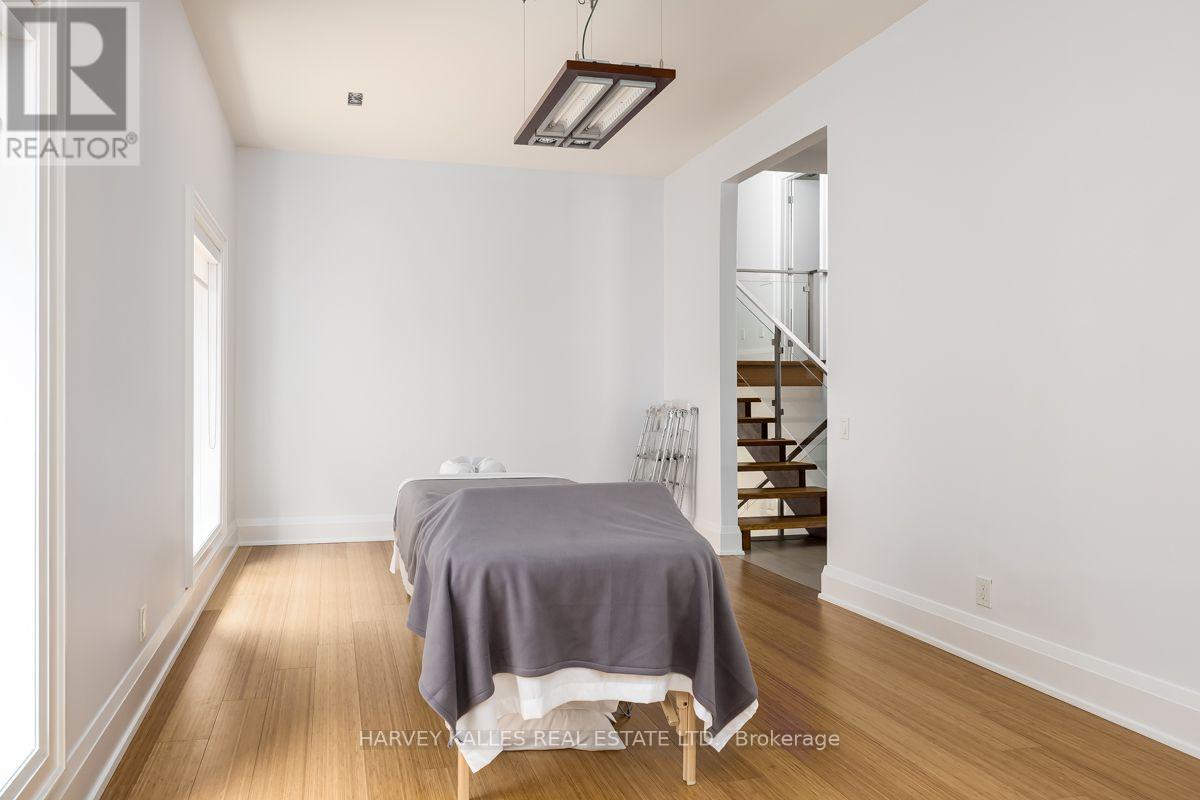 562 BEDFORD PARK AVENUE