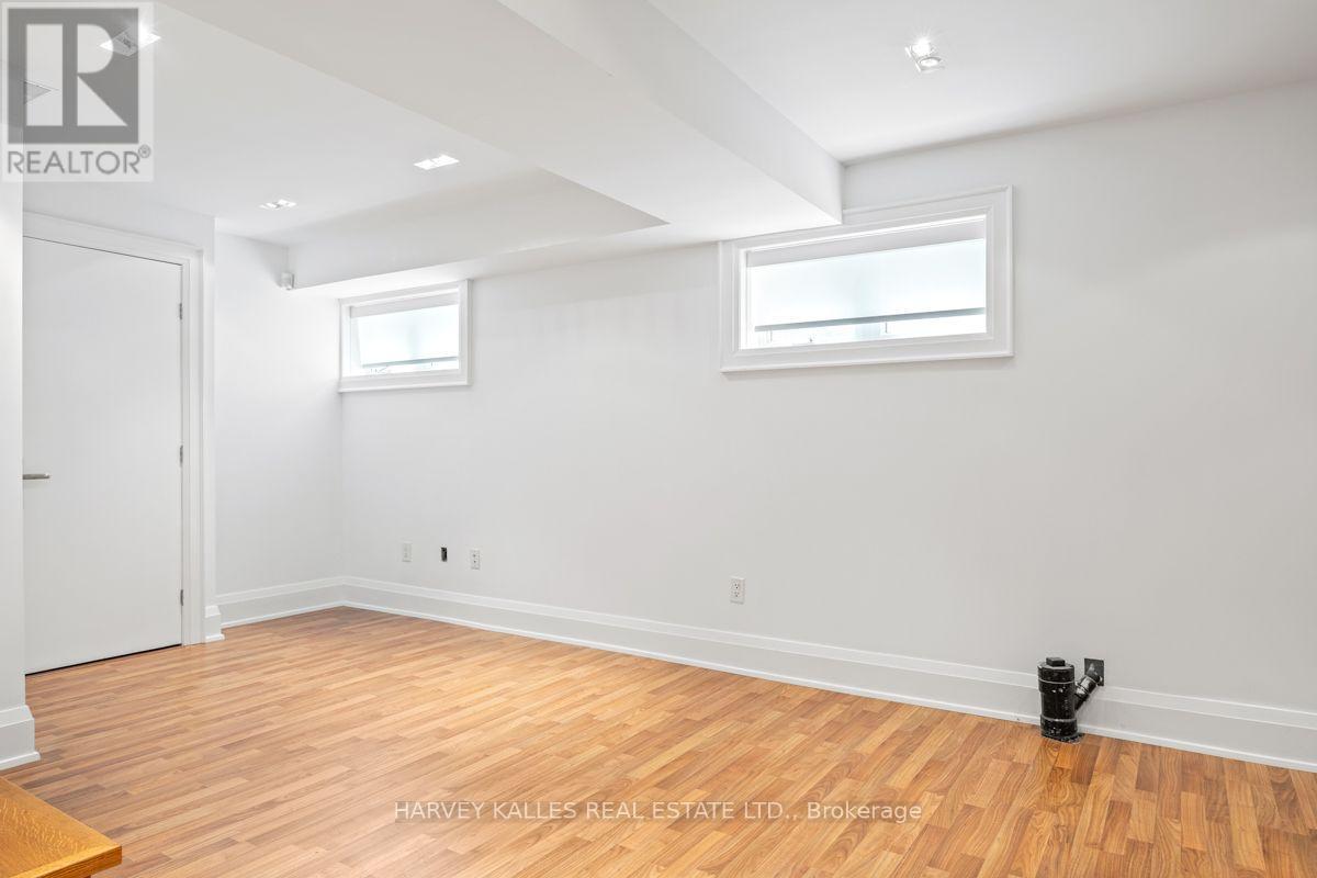 562 BEDFORD PARK AVENUE