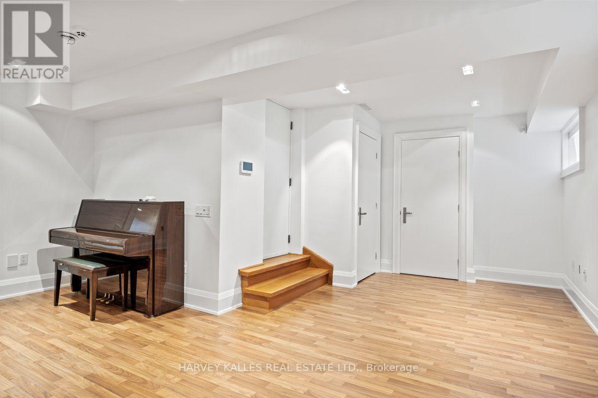 562 BEDFORD PARK AVENUE
