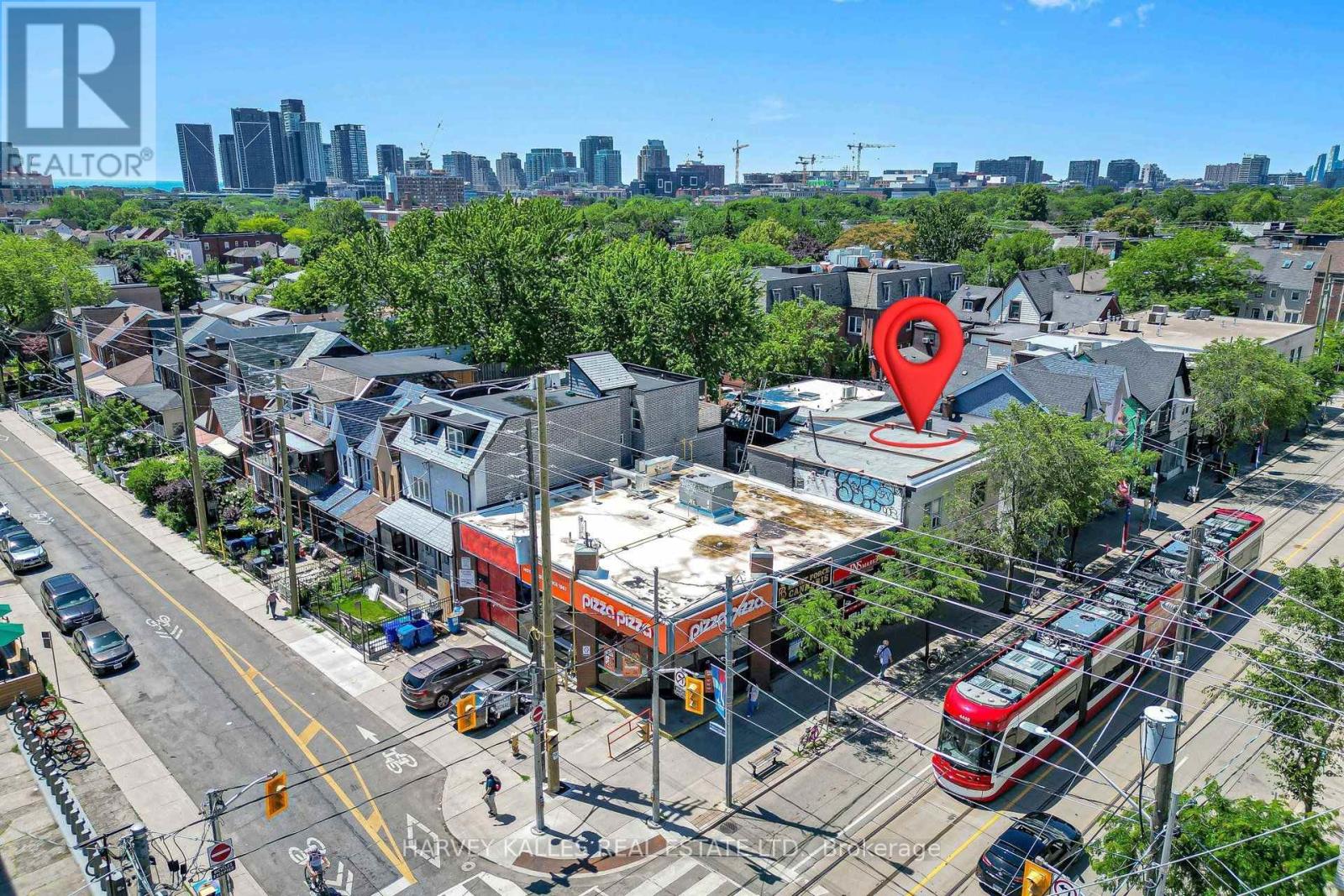 819 DUNDAS STREET W