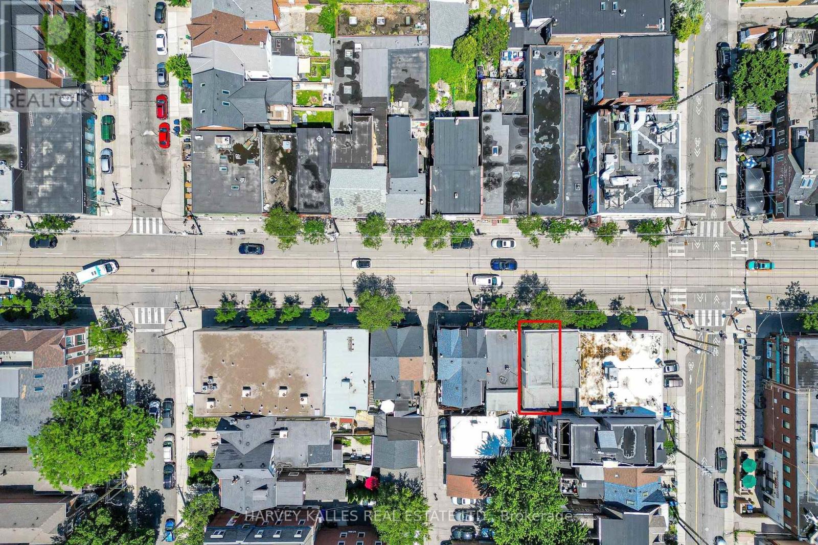819 DUNDAS STREET W