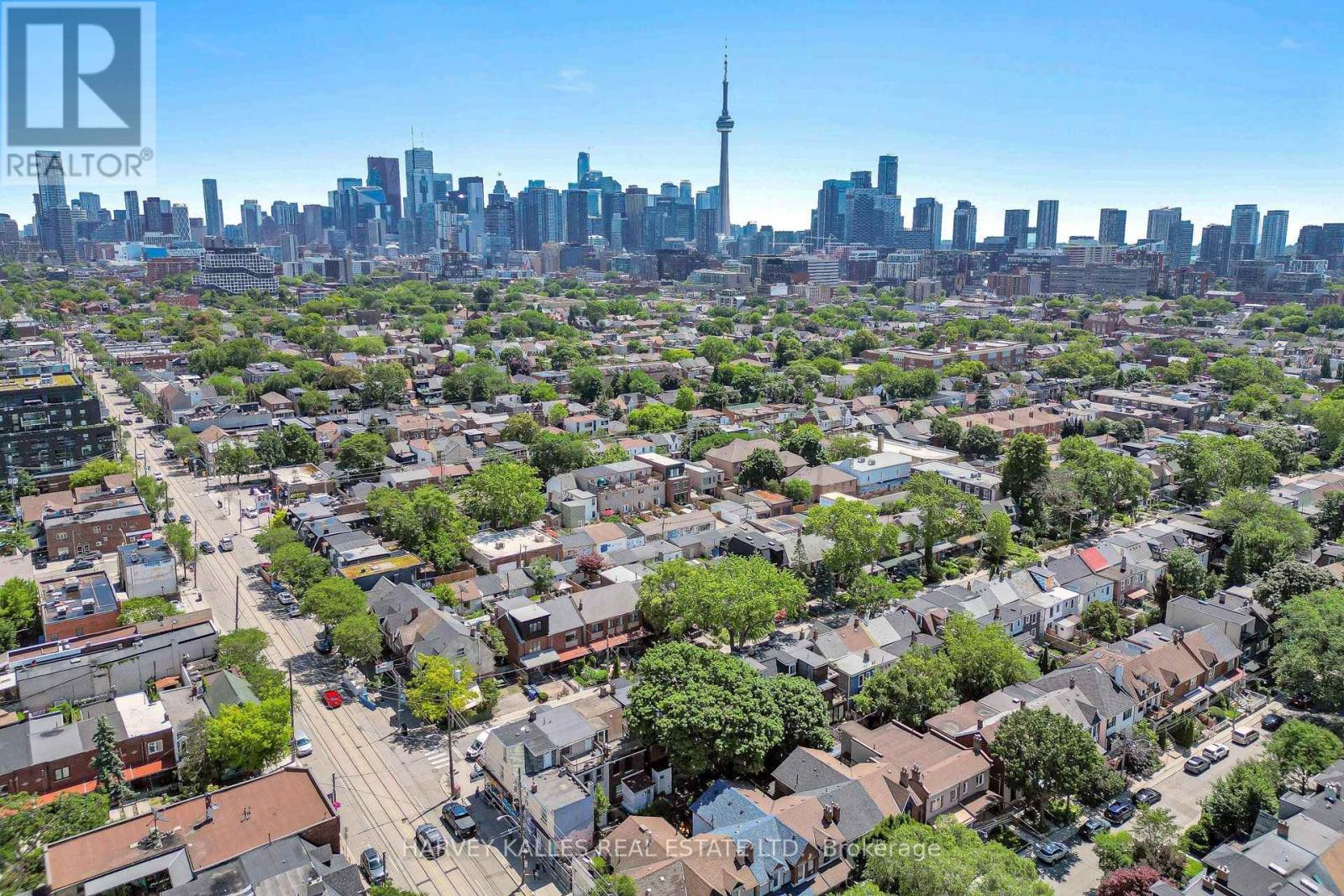819 DUNDAS STREET W