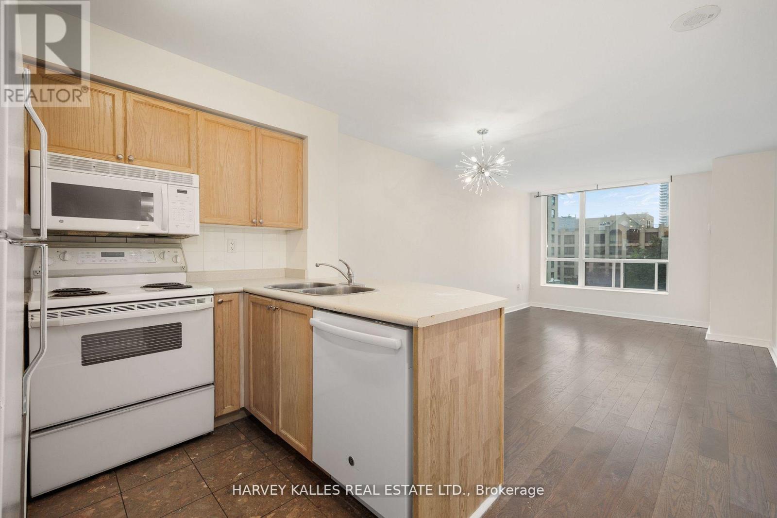 512 - 109 FRONT STREET E