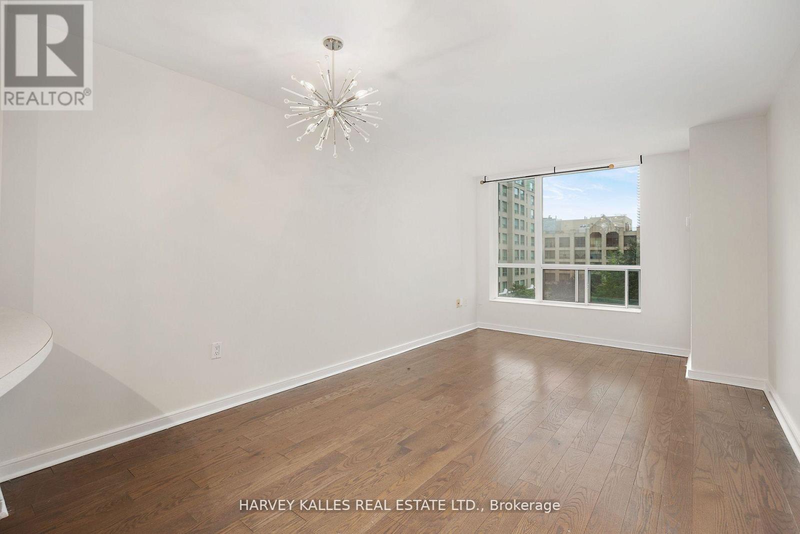 512 - 109 FRONT STREET E