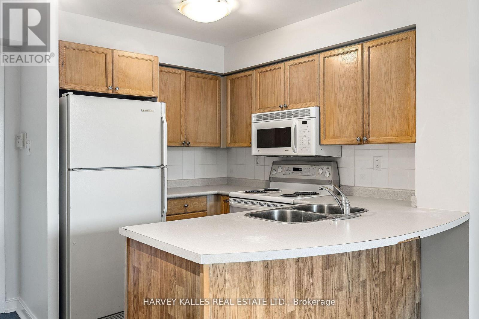 512 - 109 FRONT STREET E