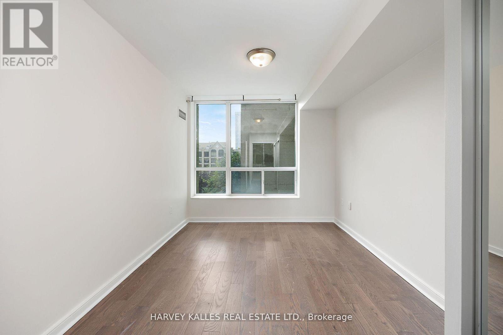 512 - 109 FRONT STREET E