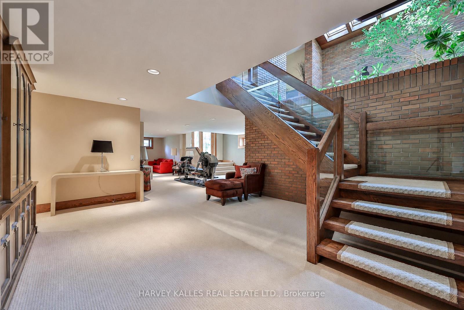 223 HILLHURST BOULEVARD