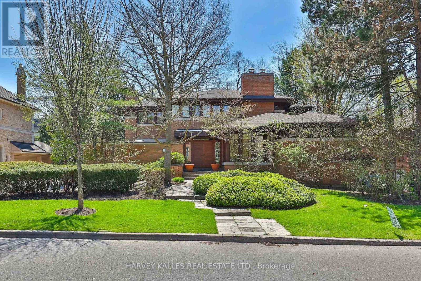 223 HILLHURST BOULEVARD