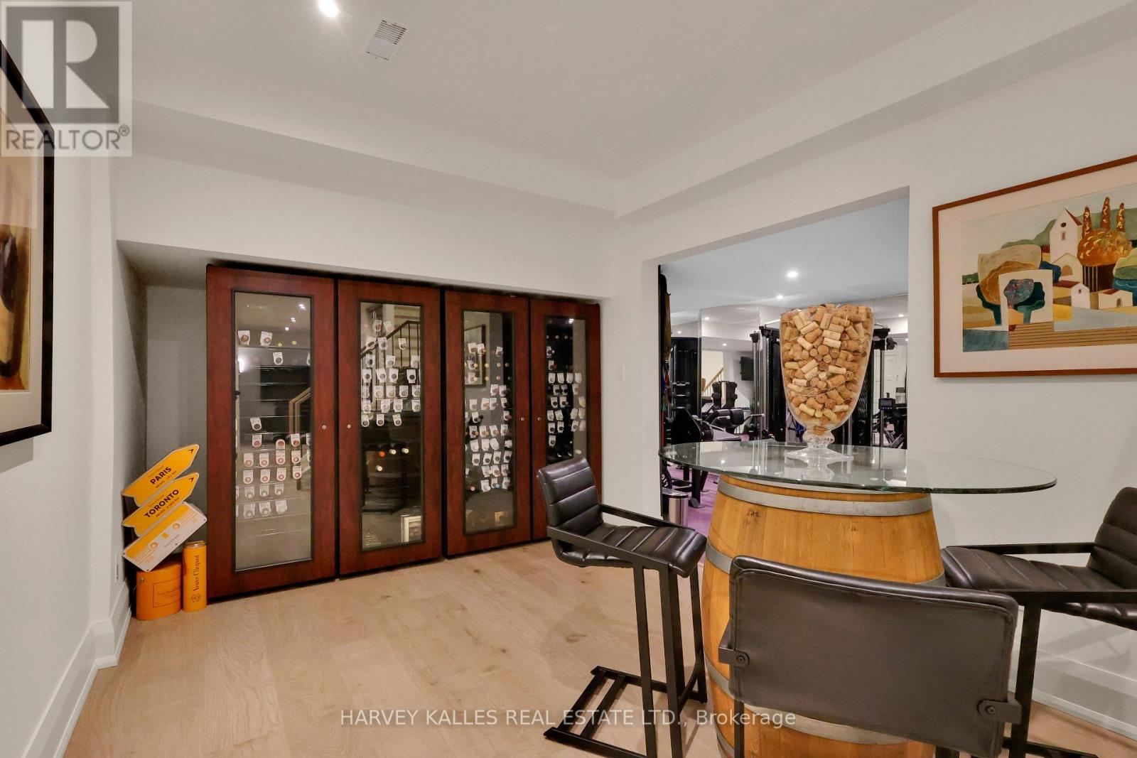 254 YONGE BOULEVARD